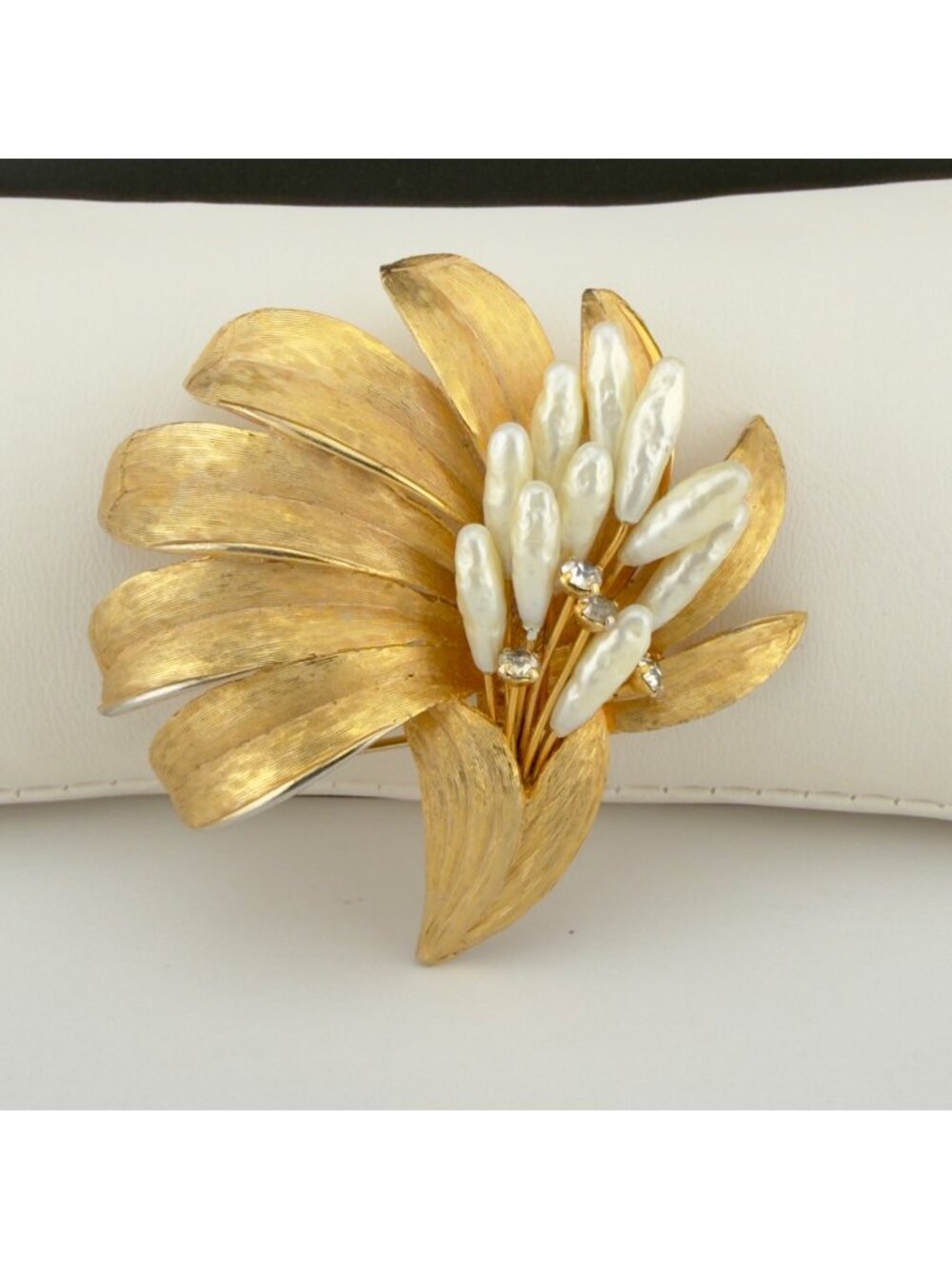 Vintage Kramer Faux Pearl Gold Tone  Lily Flower Leaves Brooch Pin